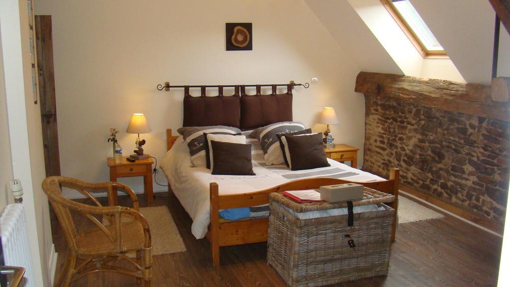 Gite De La Cour Campandré-Valcongrain Zimmer foto